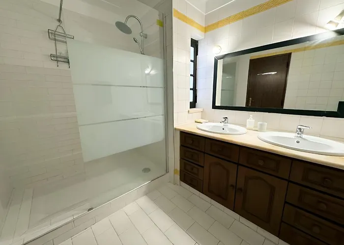 Casa Flores * 阿尔布费拉